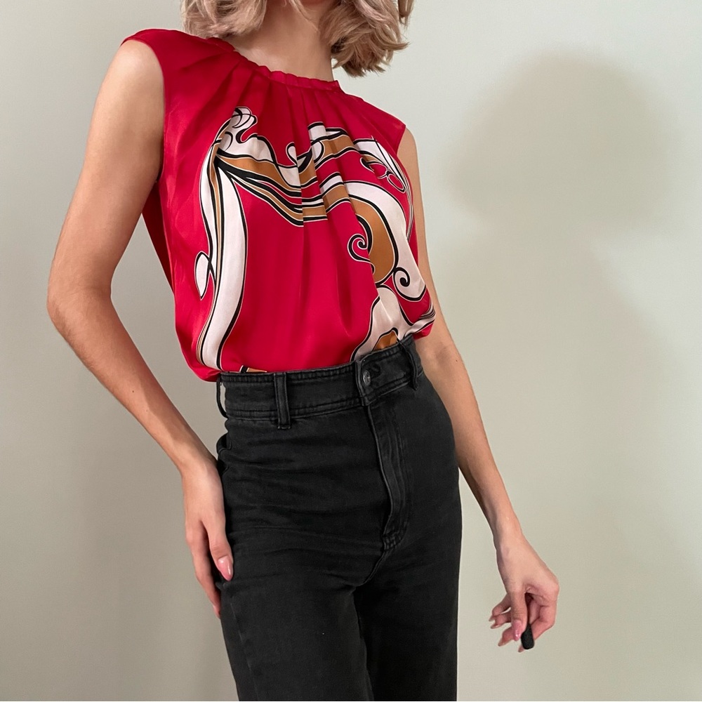 Petite Red with design border tank!